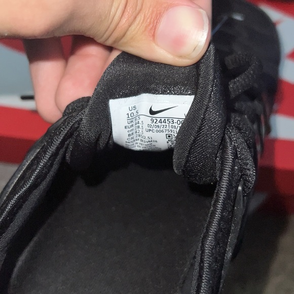 Nike Air VaporMax Triple Black - Picture 4 of 11